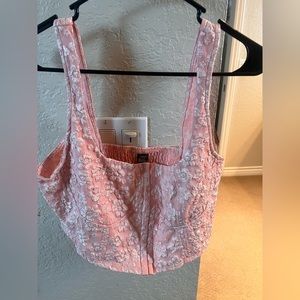 Cute crop top for spring.